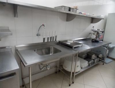 Mesa de aço inox para cozinha industrial